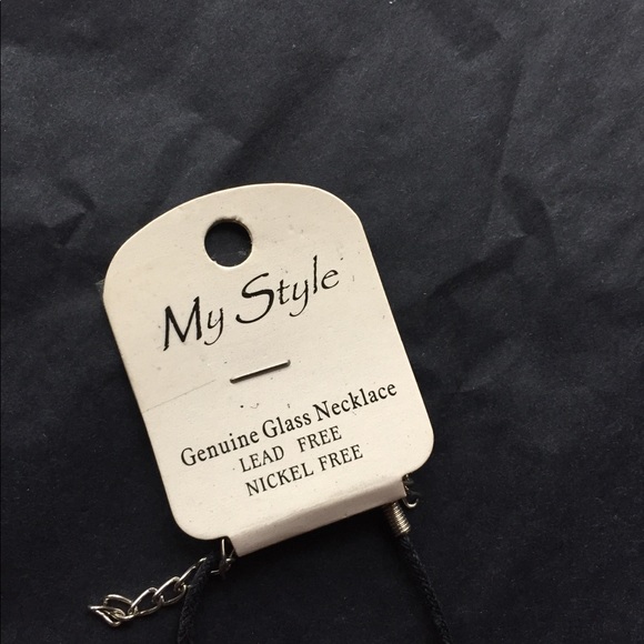 FASHION RESIN NECKLACE Round Disk Gold Floral Emb - Picture 6 of 8